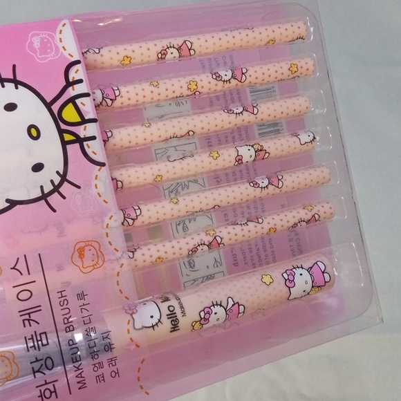 🛍️ Hello Kitty Makeup Brush Set - Picture 3 of 5